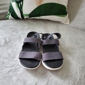 Skechers Goga Max Sandals Sz 8